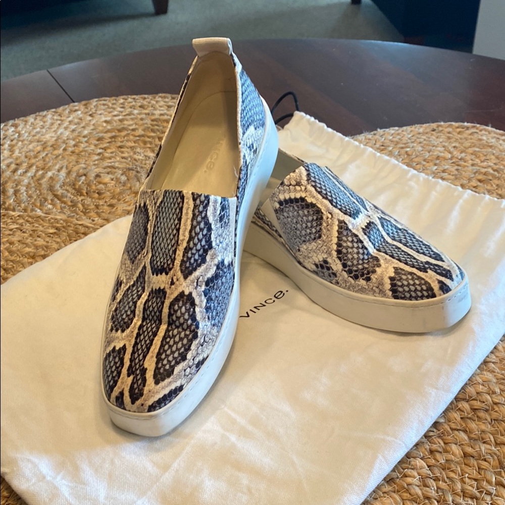 Vince Gray and White Sneakers Sleek Slip-On Design